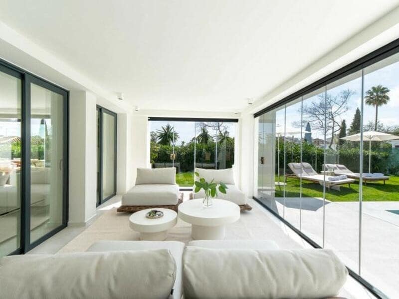 4 bedroom Villa for sale in Marbella with pool garage - € 2,950,000 (Ref: 8536142)