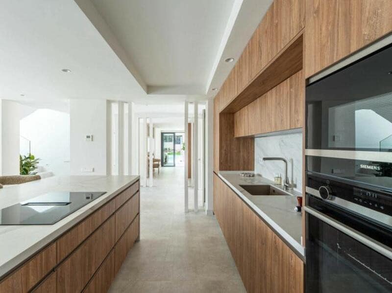 4 bedroom Villa for sale in Marbella with pool garage - € 2,950,000 (Ref: 8536142)