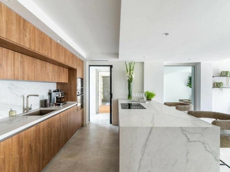 4 bedroom Villa for sale in Marbella with pool garage - € 2,950,000 (Ref: 8536142)