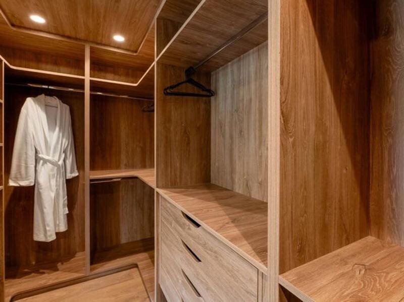 4 bedroom Villa for sale in Marbella with pool garage - € 2,950,000 (Ref: 8536142)