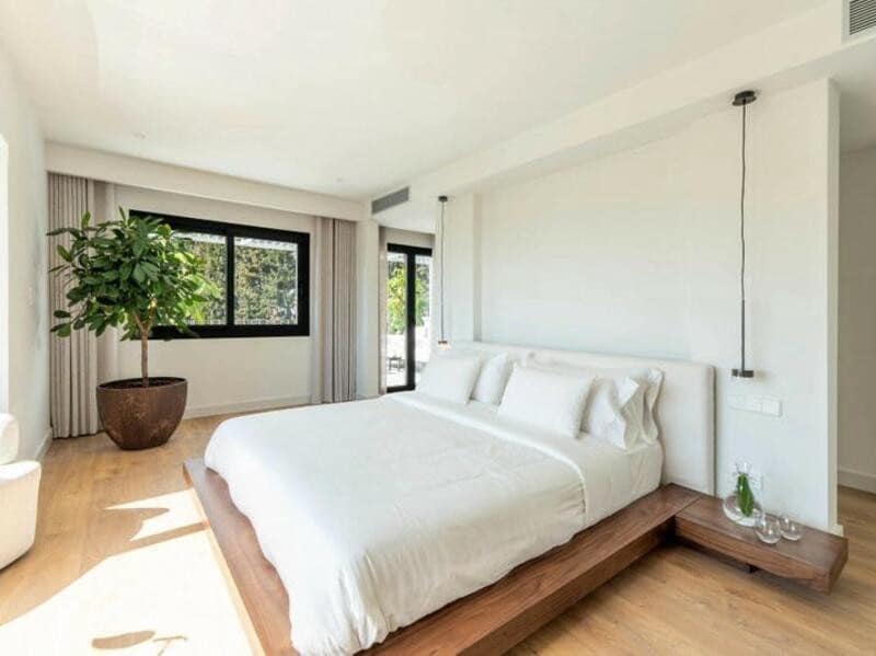 4 bedroom Villa for sale in Marbella with pool garage - € 2,950,000 (Ref: 8536142)