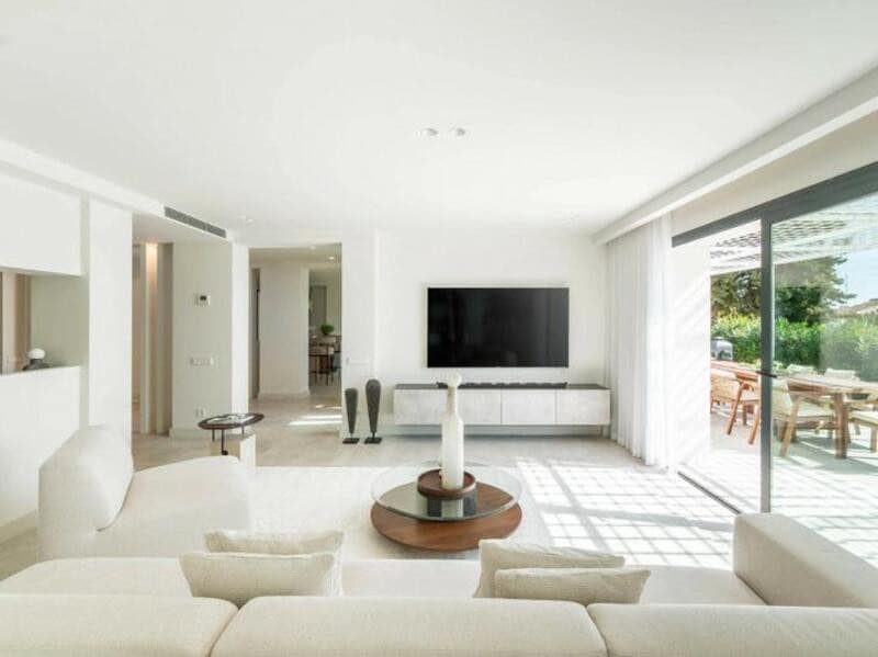 4 bedroom Villa for sale in Marbella with pool garage - € 2,950,000 (Ref: 8536142)