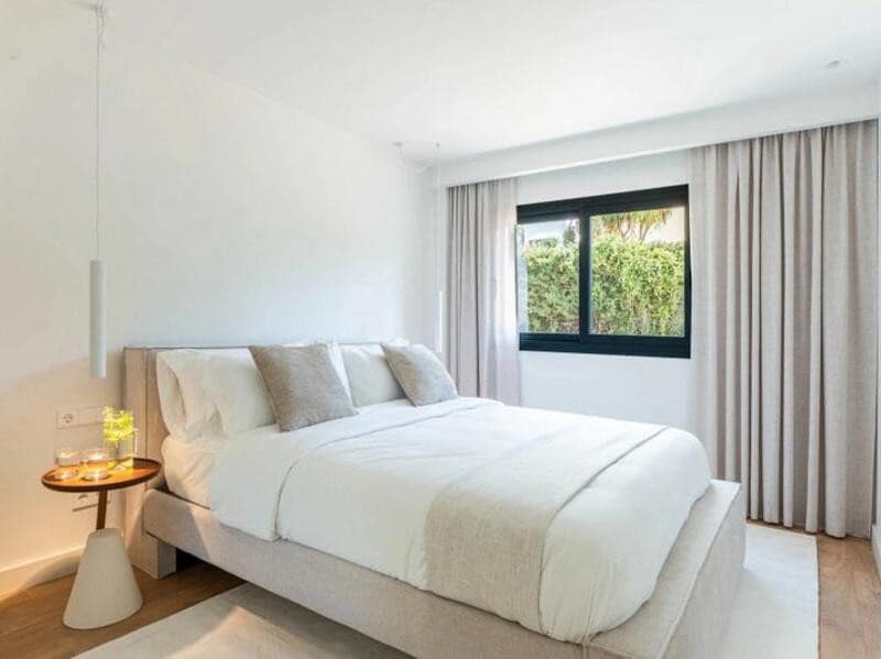 4 bedroom Villa for sale in Marbella with pool garage - € 2,950,000 (Ref: 8536142)