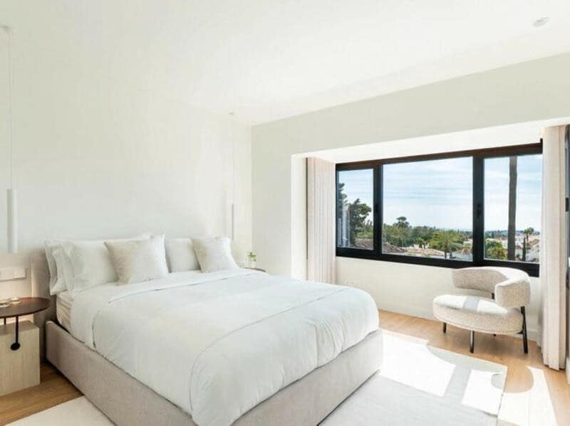 4 bedroom Villa for sale in Marbella with pool garage - € 2,950,000 (Ref: 8536142)