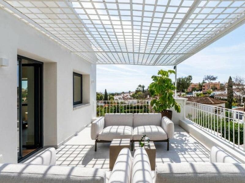 4 bedroom Villa for sale in Marbella with pool garage - € 2,950,000 (Ref: 8536142)