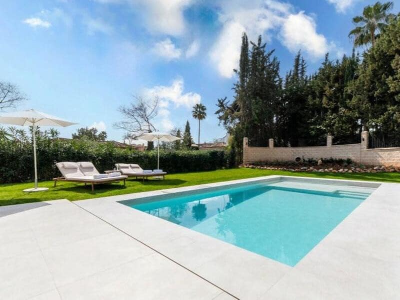 4 bedroom Villa for sale in Marbella with pool garage - € 2,950,000 (Ref: 8536142)