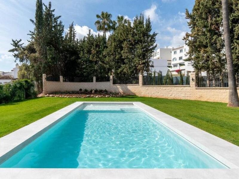4 bedroom Villa for sale in Marbella with pool garage - € 2,950,000 (Ref: 8536142)