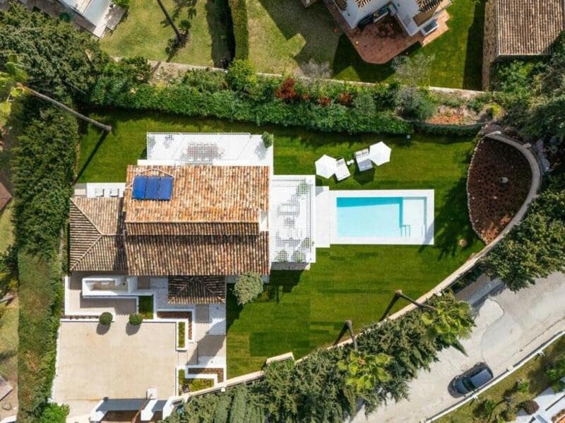 4 bedroom Villa for sale in Marbella with pool garage - € 2,950,000 (Ref: 8536142)