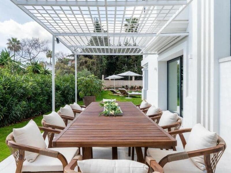 4 bedroom Villa for sale in Marbella with pool garage - € 2,950,000 (Ref: 8536142)