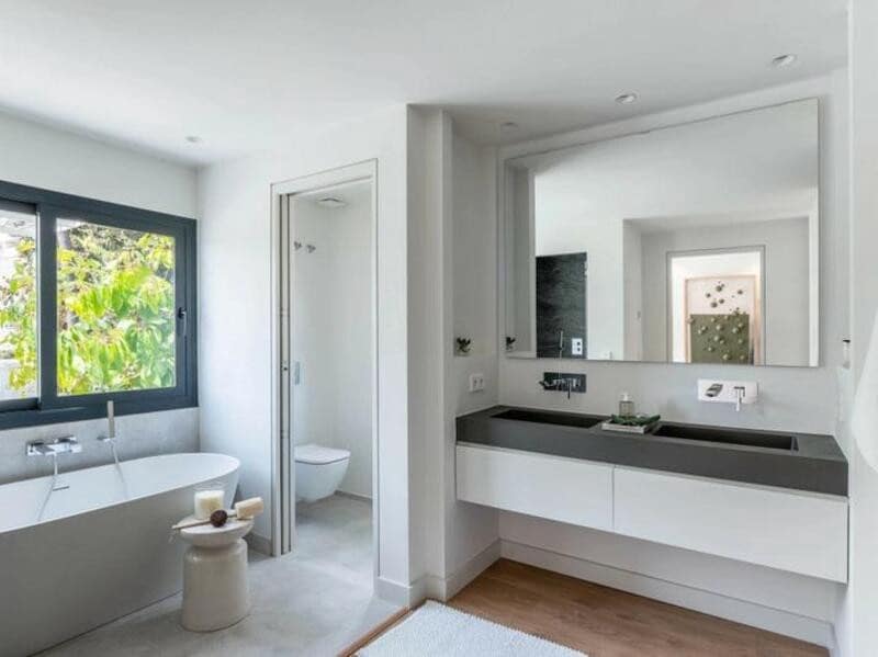 4 bedroom Villa for sale in Marbella with pool garage - € 2,950,000 (Ref: 8536142)