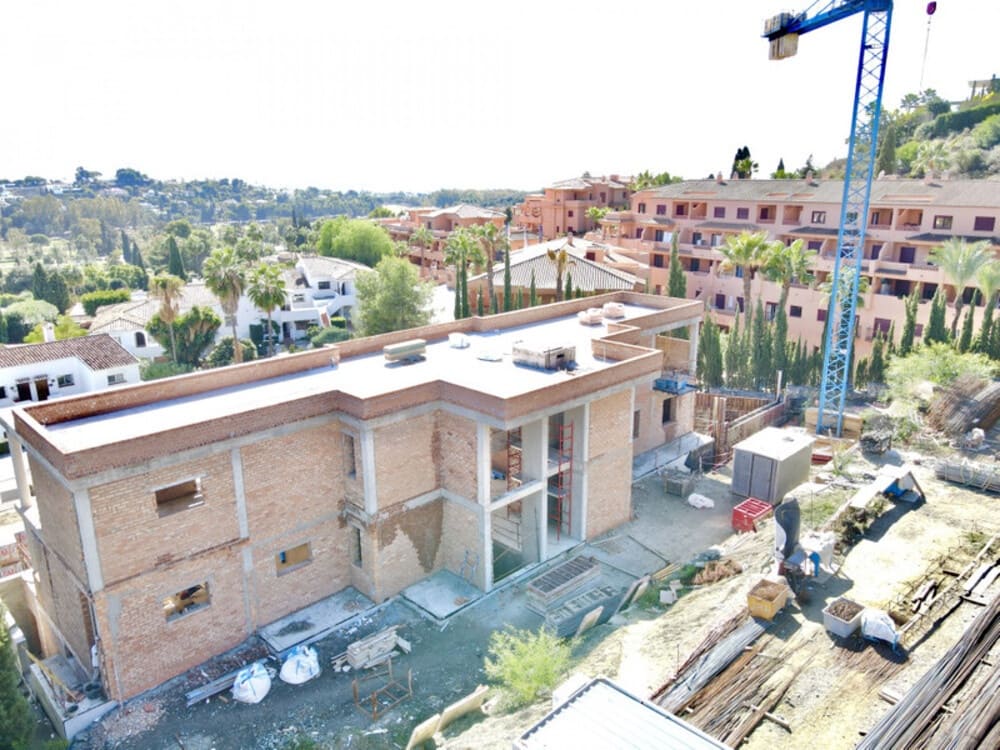 6 bedroom Villa for sale in Benahavis with pool garage - € 3,800,000 (Ref: 8541756)