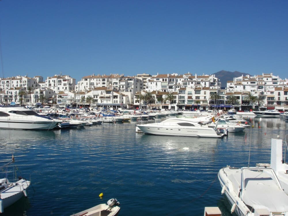 6 sovrum Villa till salu i Benahavis med pool garage - 3 800 000 € (Ref: 8541756)
