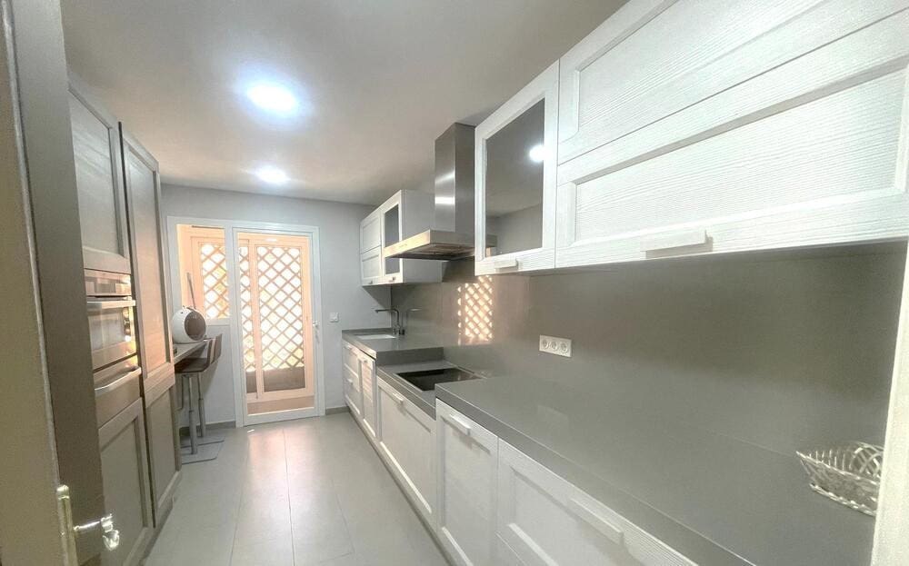 3 soveværelse Penthouse til leje i Estepona med swimmingpool garage - € 4.500 (Ref: 8544410)