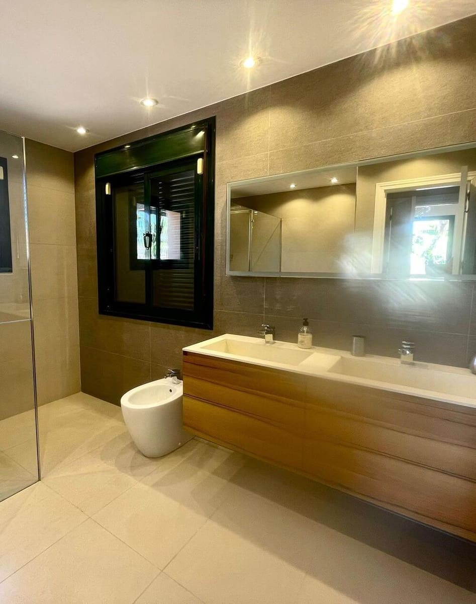 3 soveværelse Penthouse til leje i Estepona med swimmingpool garage - € 4.500 (Ref: 8544410)