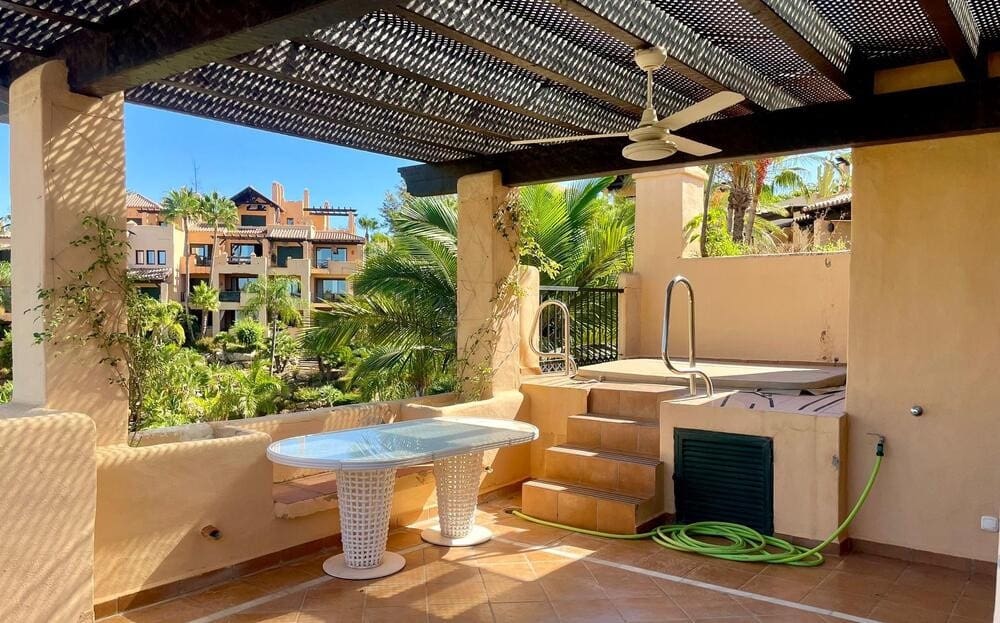 3 soveværelse Penthouse til leje i Estepona med swimmingpool garage - € 4.500 (Ref: 8544410)