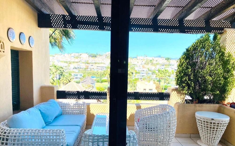 3 soveværelse Penthouse til leje i Estepona med swimmingpool garage - € 4.500 (Ref: 8544410)