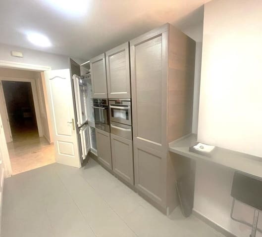 3 sypialnia Penthouse do wynajęcia w Nueva Atalaya, Estepona z basenem garażem - 4 500 € (Ref: 8544410)