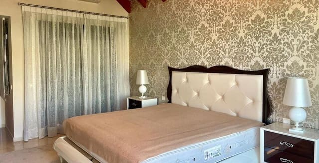 3 sypialnia Penthouse do wynajęcia w Nueva Atalaya, Estepona z basenem garażem - 4 500 € (Ref: 8544410)