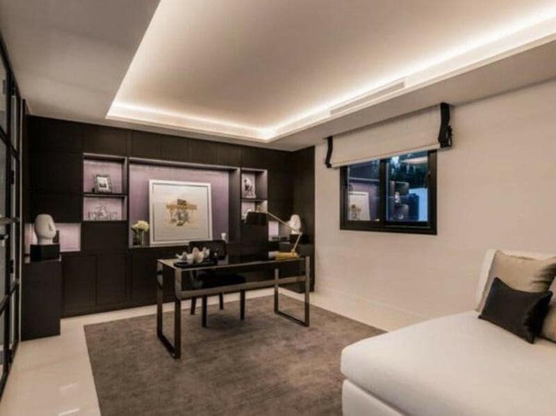 6 soverom Villa til salgs i Nueva Andalucia med svømmebasseng garasje - € 5 995 000 (Ref: 8544412)