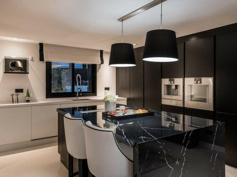 6 soverom Villa til salgs i Nueva Andalucia med svømmebasseng garasje - € 5 995 000 (Ref: 8544412)