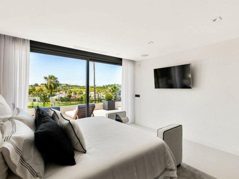 6 soverom Villa til salgs i Nueva Andalucia med svømmebasseng garasje - € 5 995 000 (Ref: 8544412)