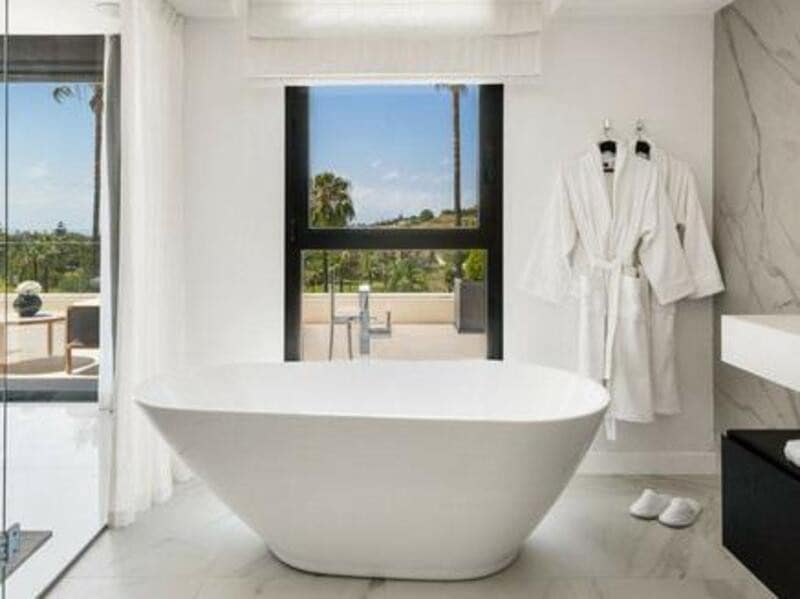 6 slaapkamer Villa te huur in Nueva Andalucia met zwembad garage - € 25.000 (Ref: 8544413)