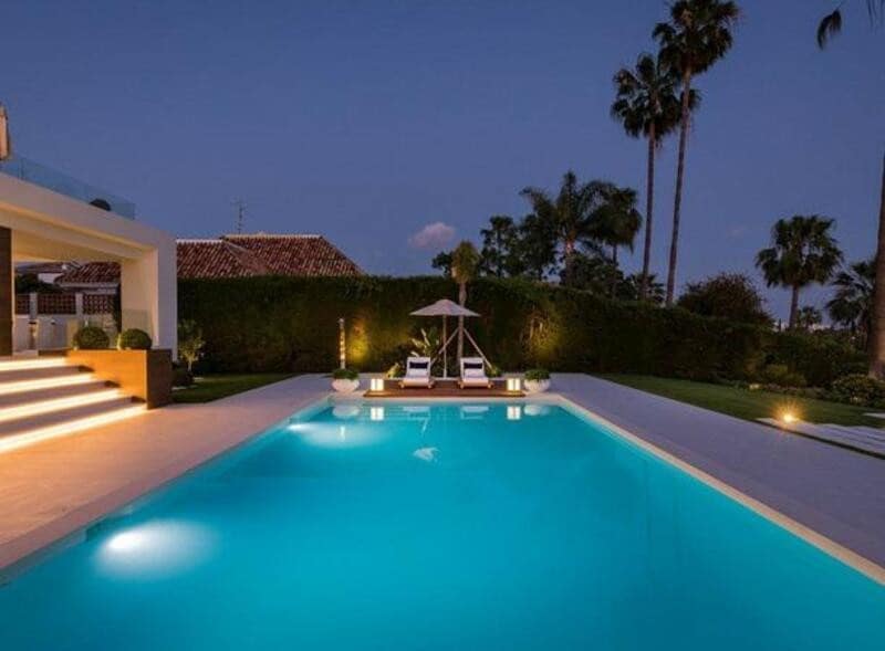6 sypialnia Willa do wynajęcia w Nueva Andalucia z basenem garażem - 25 000 € (Ref: 8544413)