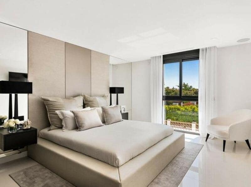6 sypialnia Willa do wynajęcia w Nueva Andalucia z basenem garażem - 25 000 € (Ref: 8544413)
