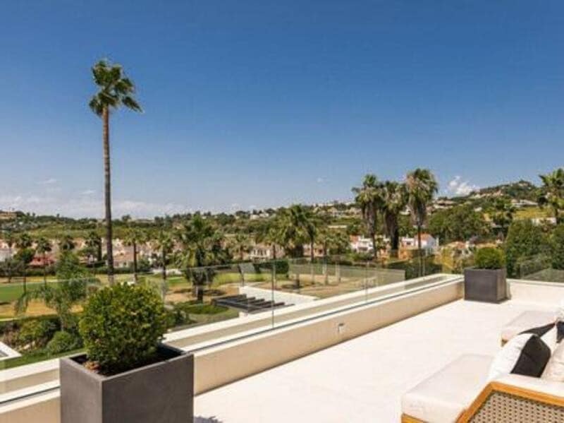 6 sypialnia Willa do wynajęcia w Nueva Andalucia z basenem garażem - 25 000 € (Ref: 8544413)