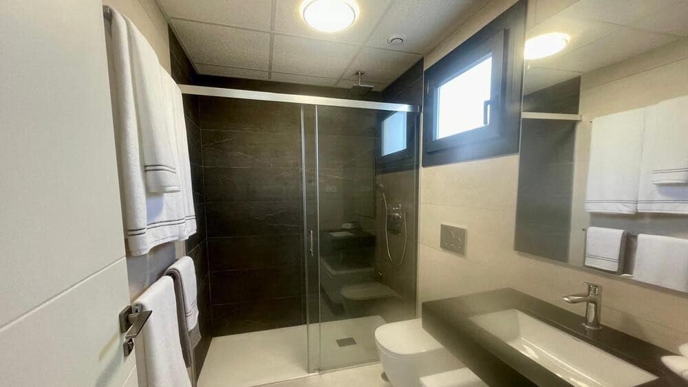 3 soverom Leilighet til leie i Estepona med svømmebasseng garasje - € 4 500 (Ref: 8553790)