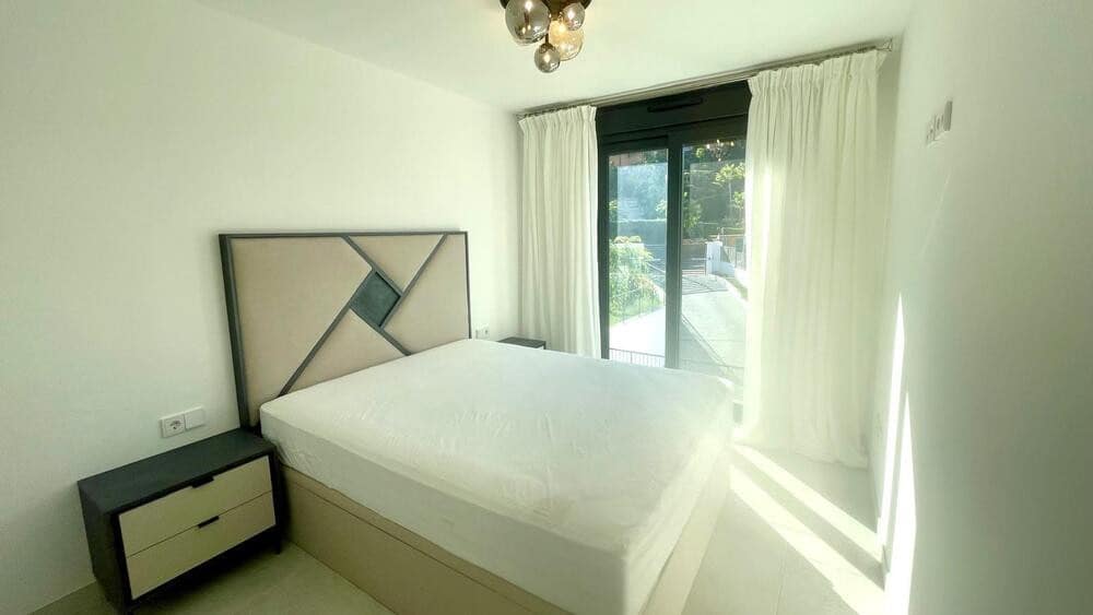 3 soverom Leilighet til leie i Estepona med svømmebasseng garasje - € 4 500 (Ref: 8553790)