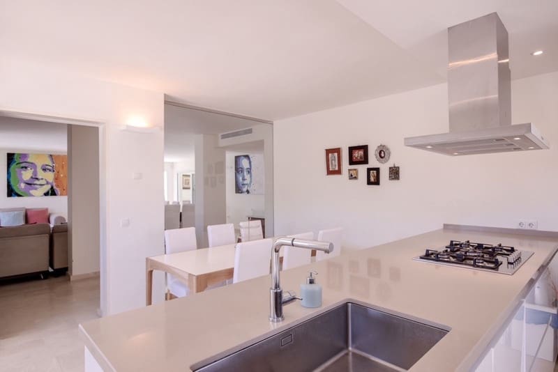 3 soveværelse Villa til leje i Marbella med swimmingpool - € 6.000 (Ref: 8556481)