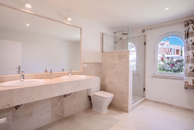 3 soveværelse Villa til leje i Marbella med swimmingpool - € 6.000 (Ref: 8556481)