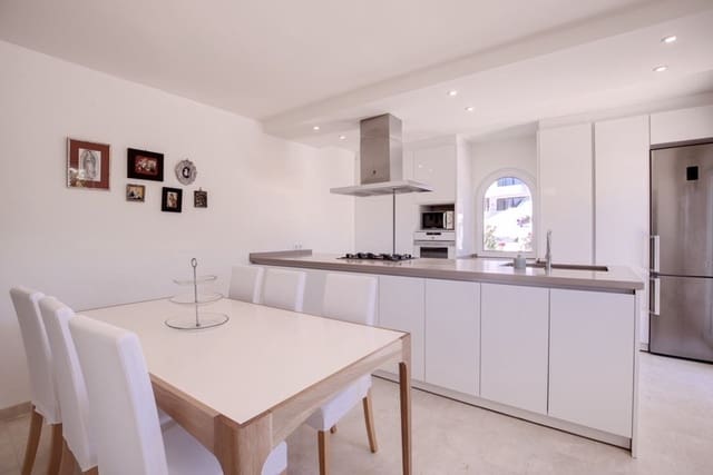 3 soverom Villa til leie i Marbesa, Marbella med svømmebasseng - € 6 000 (Ref: 8556481)