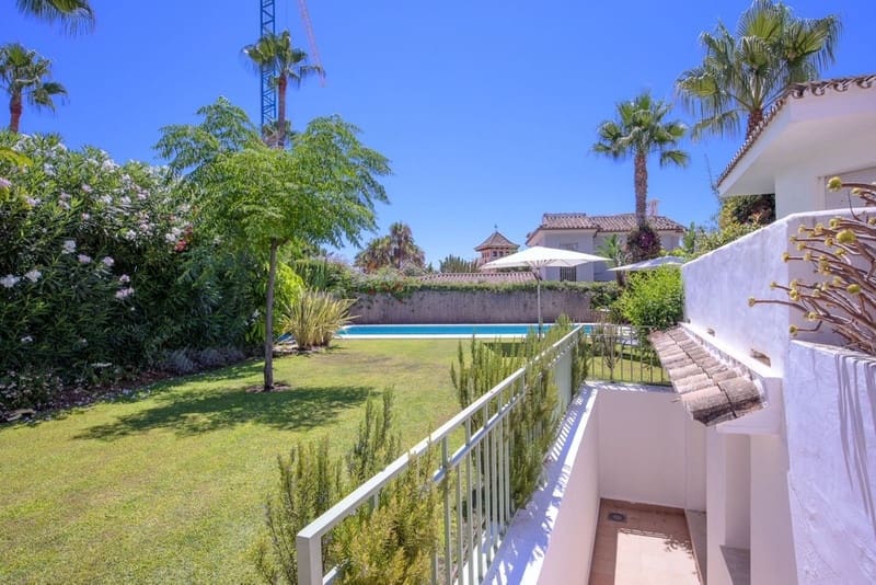 3 bedroom Villa for rent in Marbella with pool - € 6,000 (Ref: 8556481)