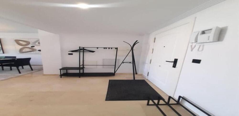 3 bedroom Apartment for rent in Marbella with pool garage - € 3,150 (Ref: 8561036)