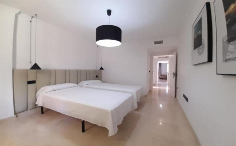 3 bedroom Apartment for rent in Marbella with pool garage - € 3,150 (Ref: 8561036)