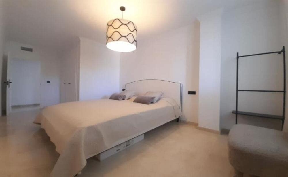 3 bedroom Apartment for rent in Marbella with pool garage - € 3,150 (Ref: 8561036)