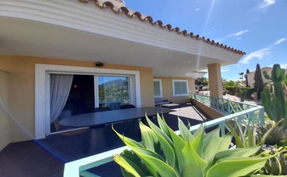 3 bedroom Apartment for rent in Marbella with pool garage - € 3,150 (Ref: 8561036)