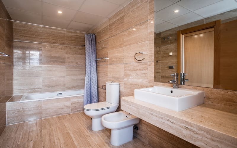 3 quarto Moradia Geminada para venda em Benahavis com piscina garagem - 795 000 € (Ref: 8564377)