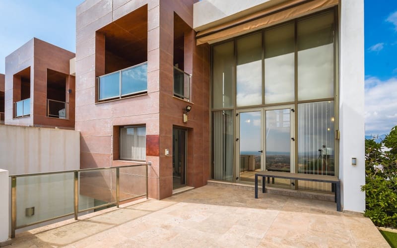 3 quarto Moradia Geminada para venda em Benahavis com piscina garagem - 795 000 € (Ref: 8564377)