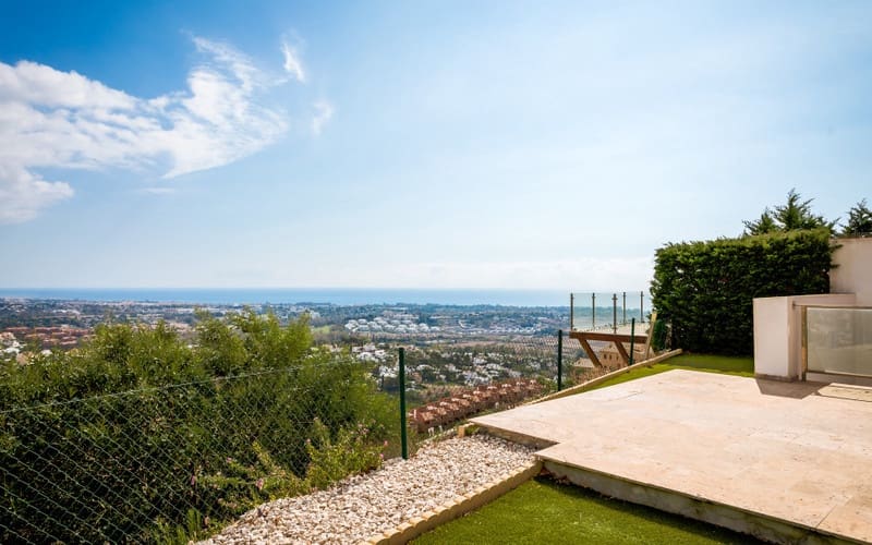 3 quarto Moradia Geminada para venda em Benahavis com piscina garagem - 795 000 € (Ref: 8564377)