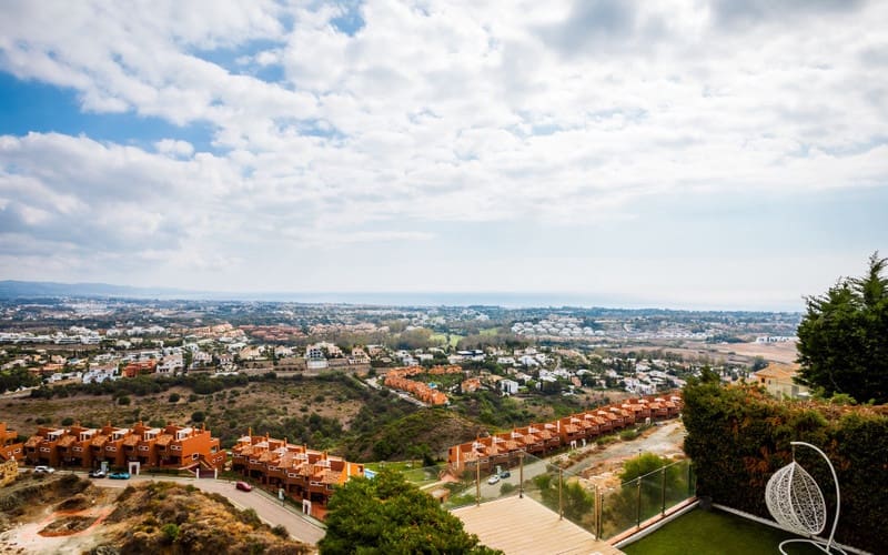 3 quarto Moradia Geminada para venda em Benahavis com piscina garagem - 795 000 € (Ref: 8564377)