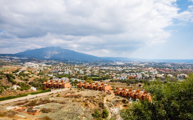 3 quarto Moradia Geminada para venda em Benahavis com piscina garagem - 795 000 € (Ref: 8564377)