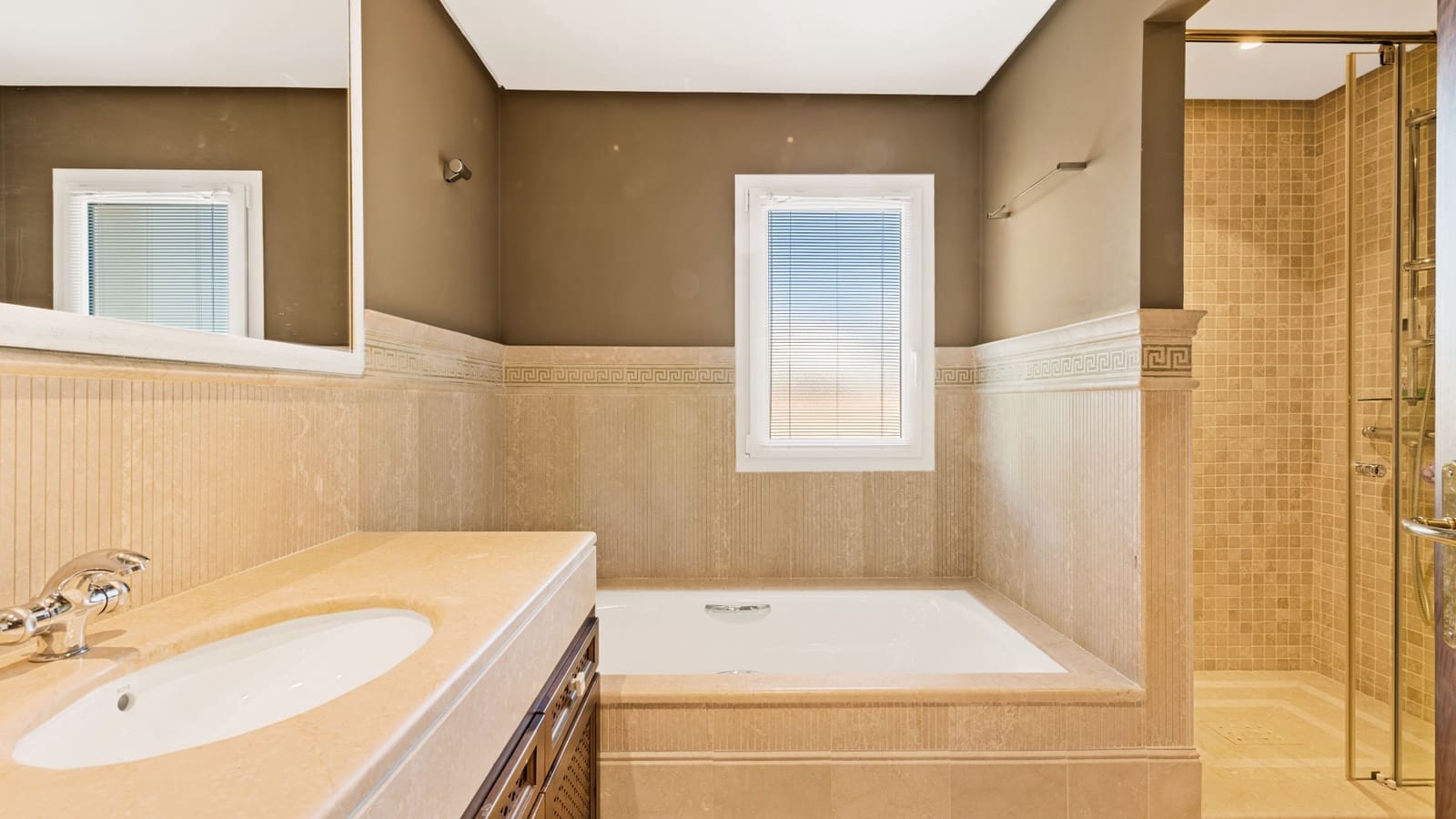 5 soverom Villa til salgs i Benahavis med svømmebasseng garasje - € 2 995 000 (Ref: 8564378)