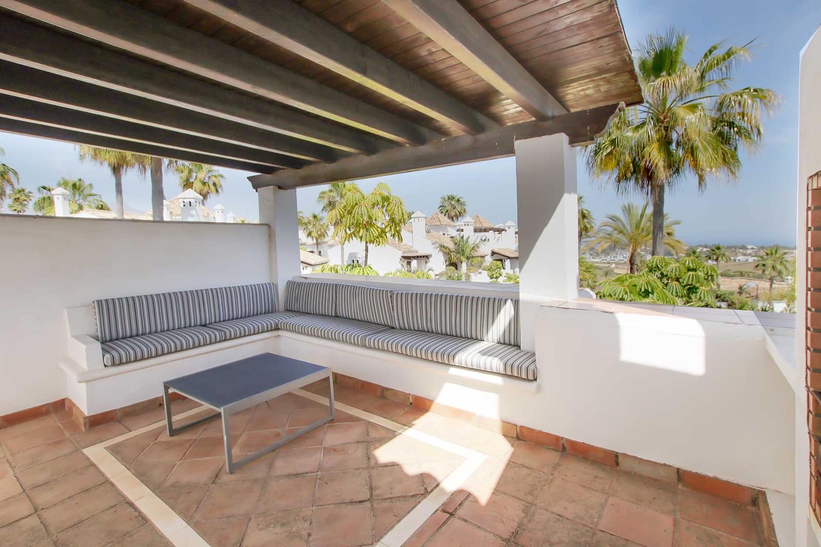 3 sypialnia Dom na sprzedaż w Benahavis z basenem garażem - 769 000 € (Ref: 8567691)