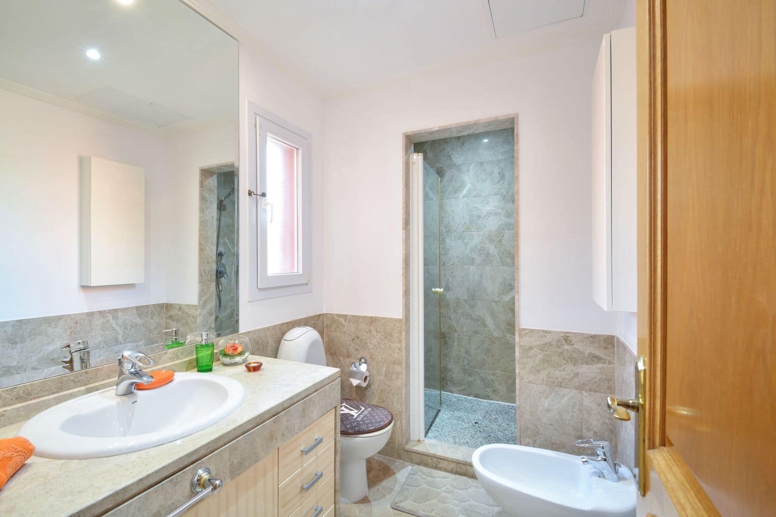 6 soveværelse Semi-Rækkehus til salg i Marbella med swimmingpool garage - € 990.000 (Ref: 8567692)