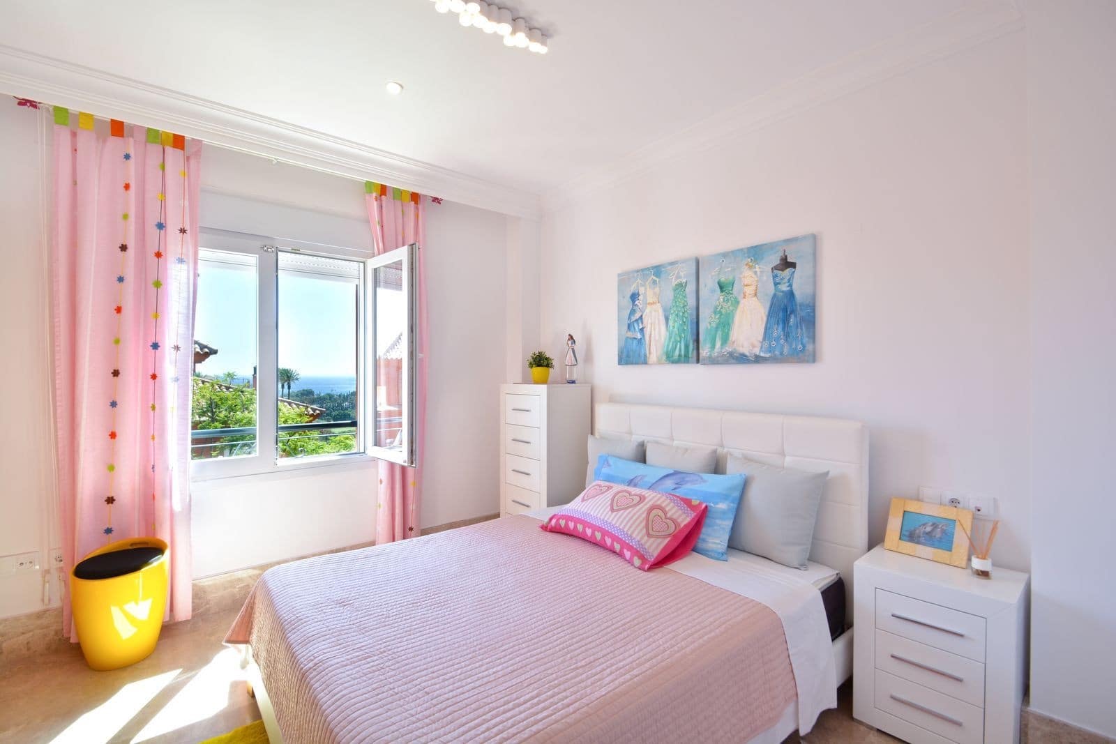 6 soveværelse Semi-Rækkehus til salg i Marbella med swimmingpool garage - € 990.000 (Ref: 8567692)