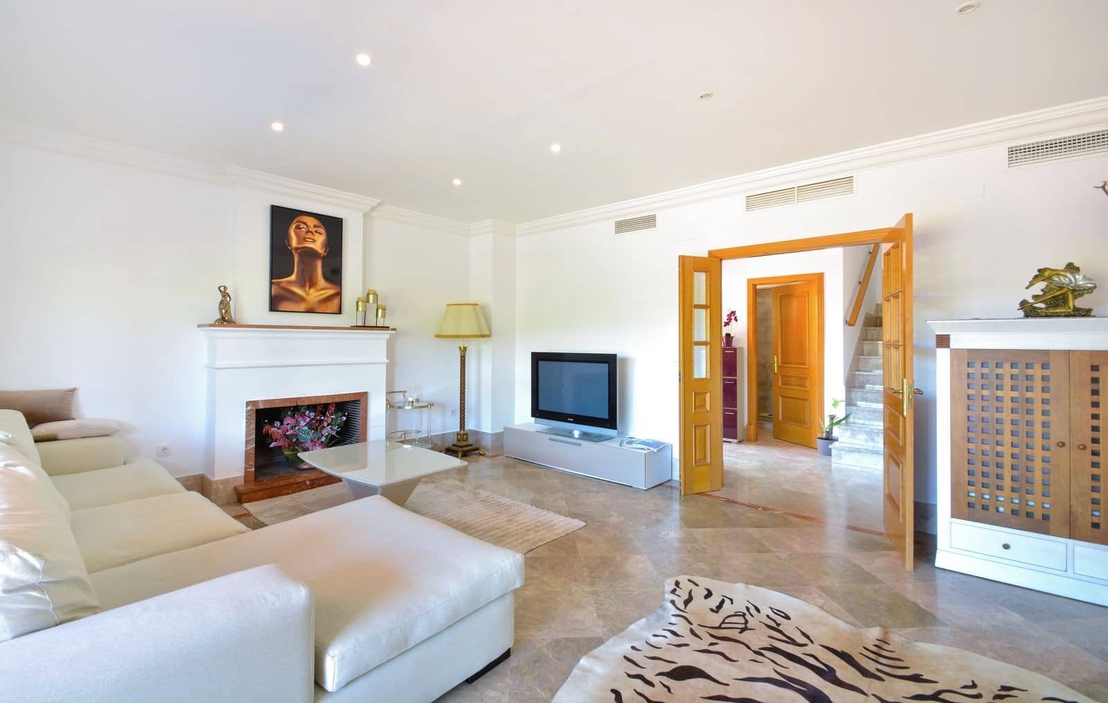 6 soveværelse Semi-Rækkehus til salg i Marbella med swimmingpool garage - € 990.000 (Ref: 8567692)
