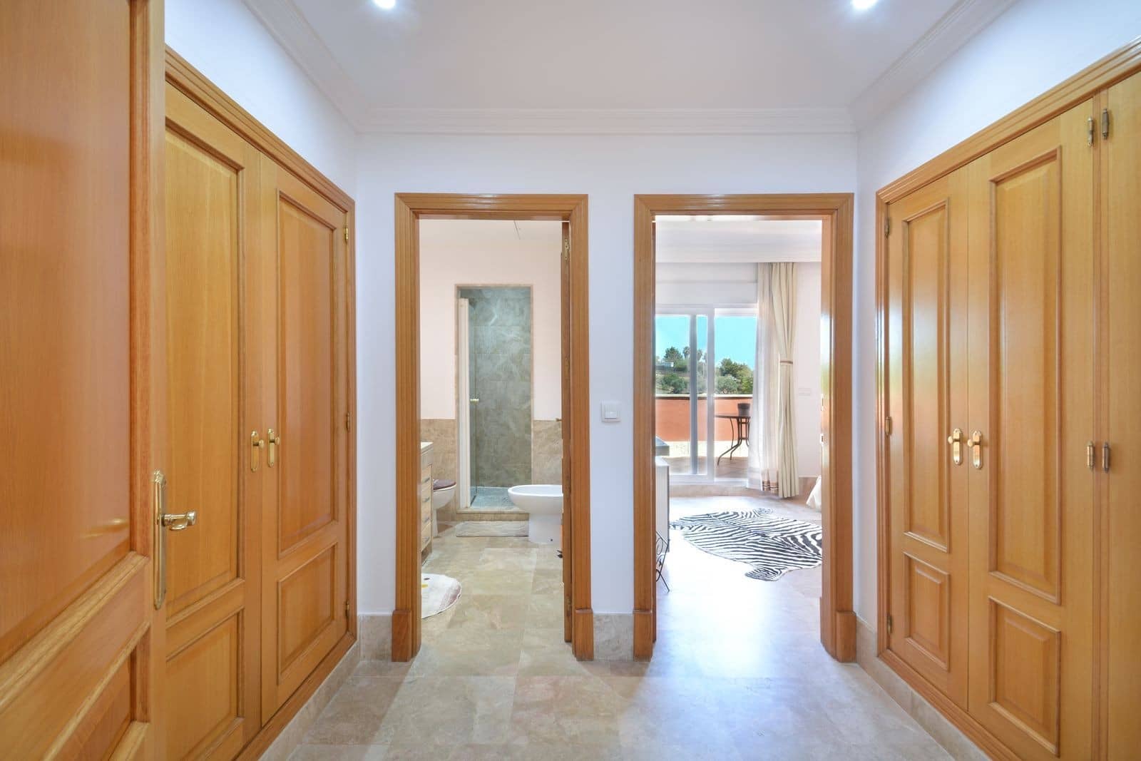 6 soveværelse Semi-Rækkehus til salg i Marbella med swimmingpool garage - € 990.000 (Ref: 8567692)